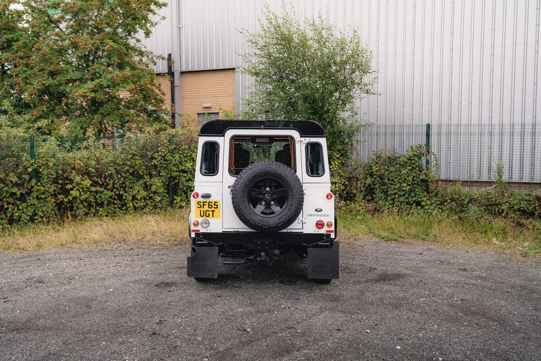 2015 Land Rover Defender 90 - Image 14 of 31