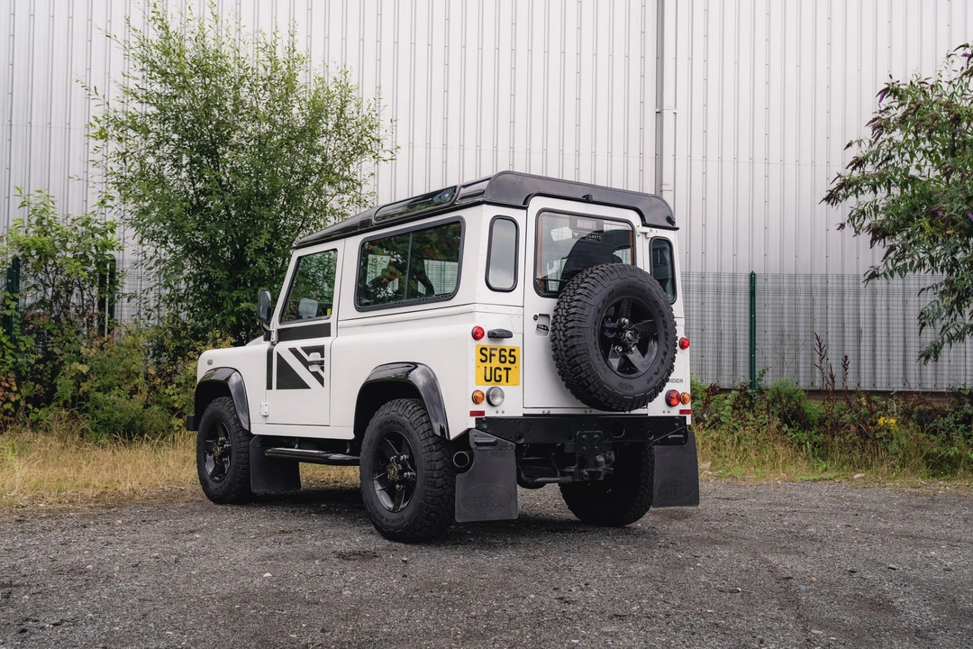 2015 Land Rover Defender 90 - Image 8 of 31