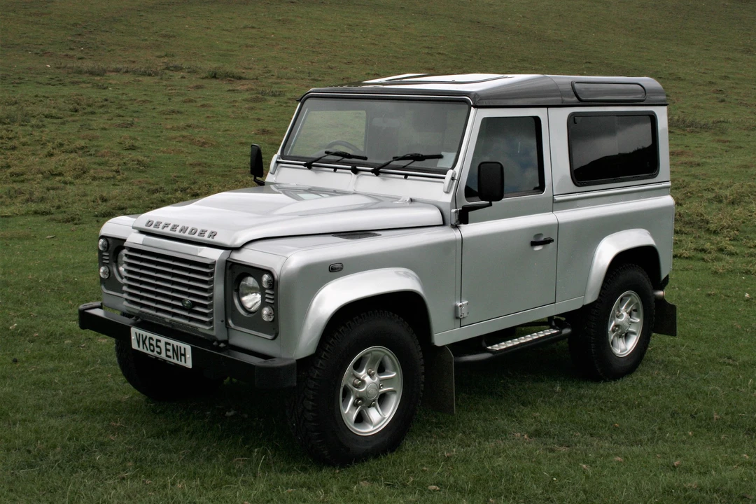 2015 Land Rover Defender 90 - Image 2 of 2