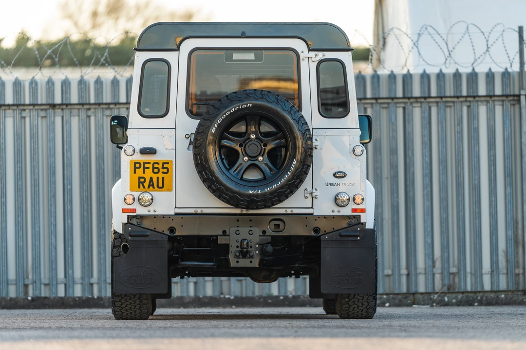 2015 Land Rover Defender 90 - Image 7 of 31