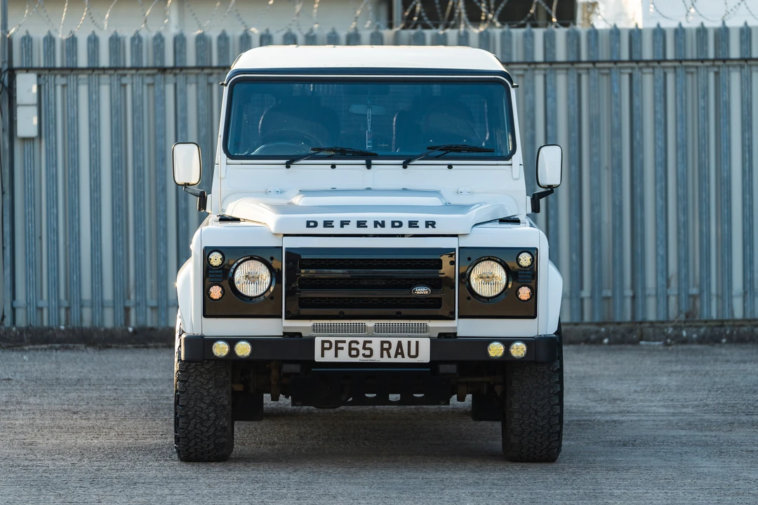 2015 Land Rover Defender 90 - Image 3 of 31