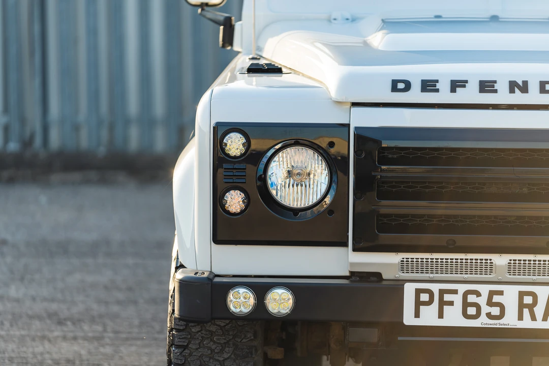 2015 Land Rover Defender 90 - Image 19 of 31
