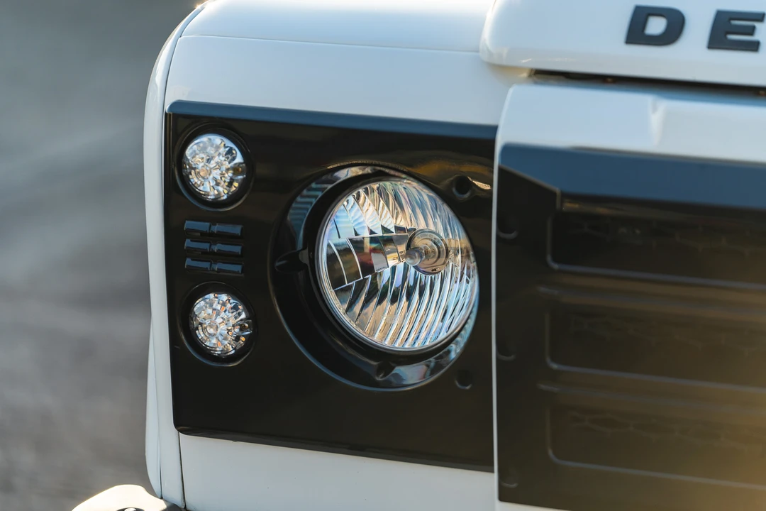 2015 Land Rover Defender 90 - Image 21 of 31