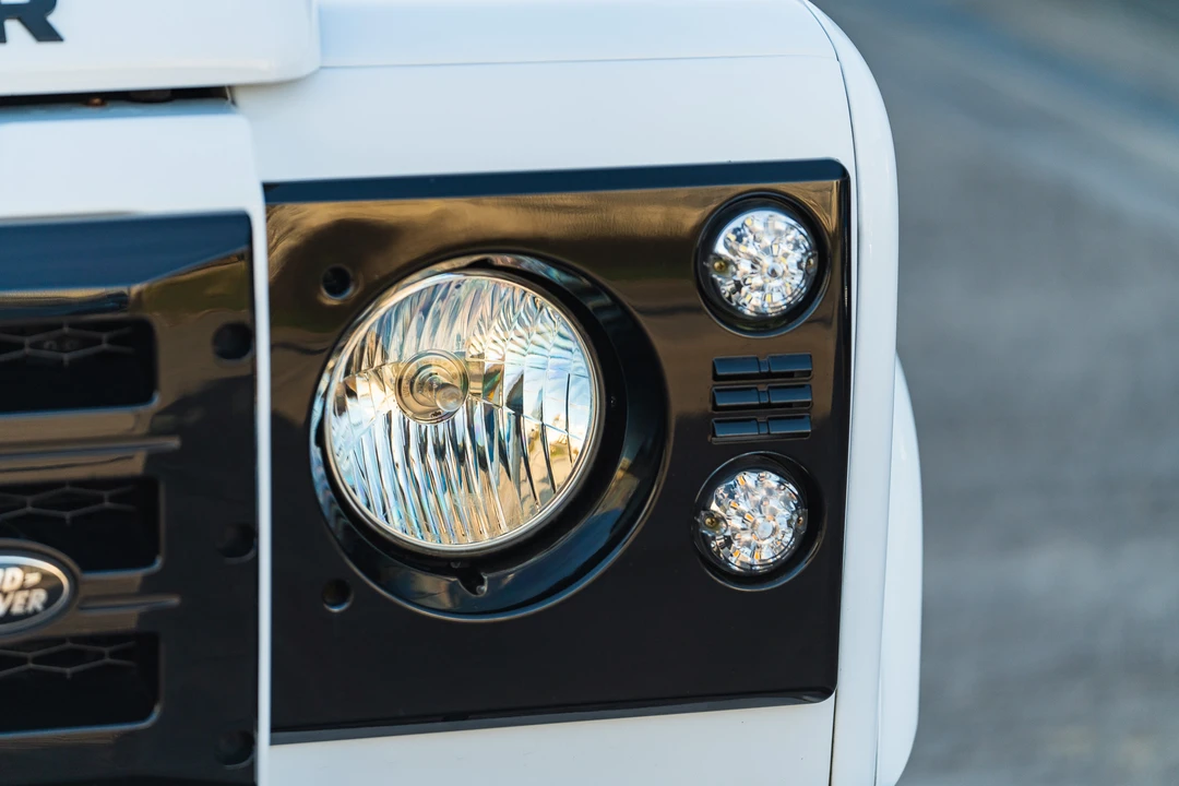 2015 Land Rover Defender 90 - Image 22 of 31