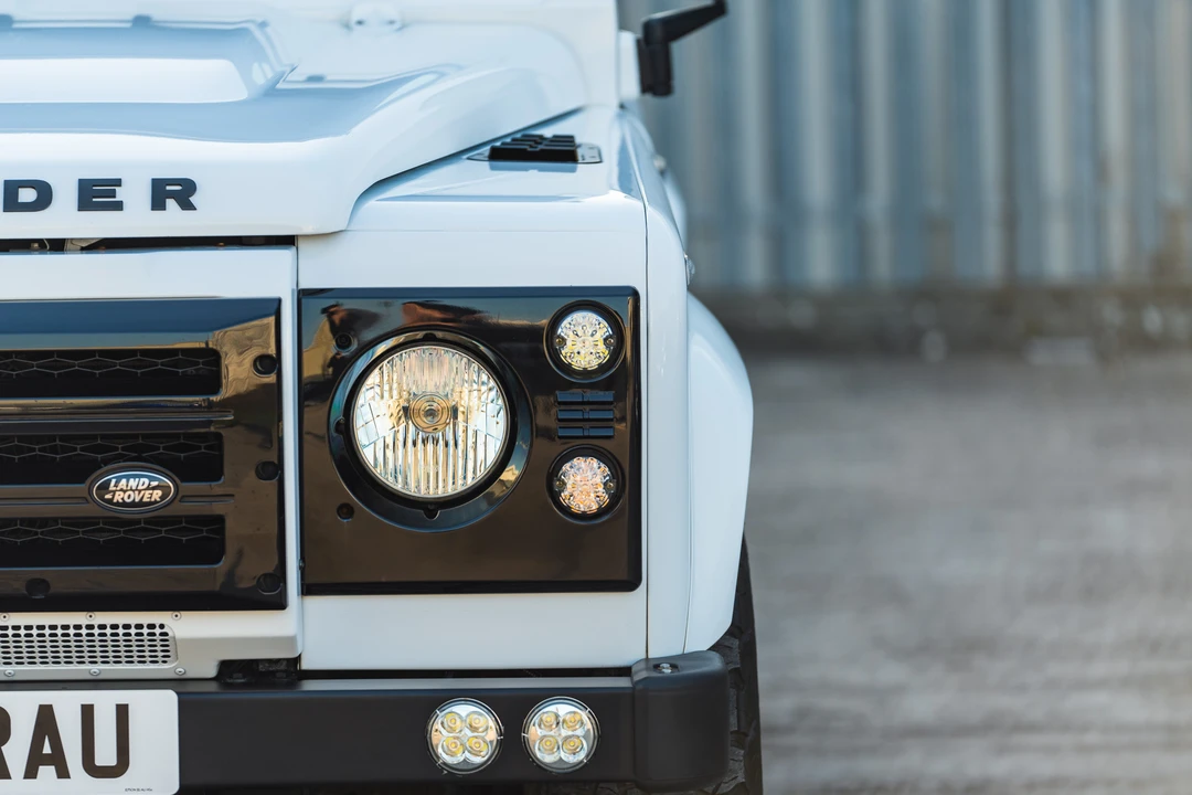 2015 Land Rover Defender 90 - Image 23 of 31
