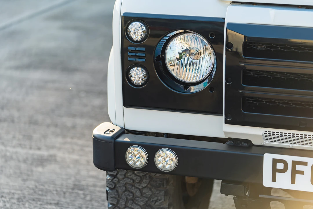 2015 Land Rover Defender 90 - Image 26 of 31