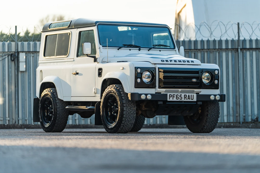 2015 Land Rover Defender 90 - Image 12 of 31