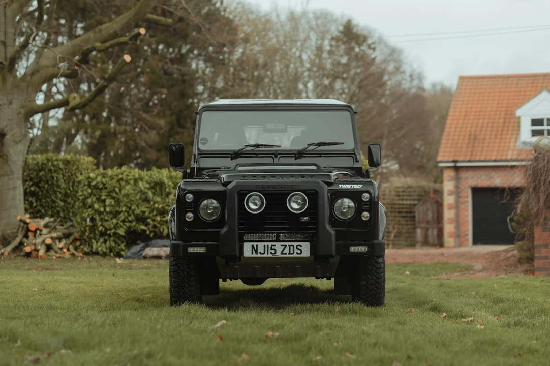 2015 Land Rover Defender 90 - Image 3 of 31