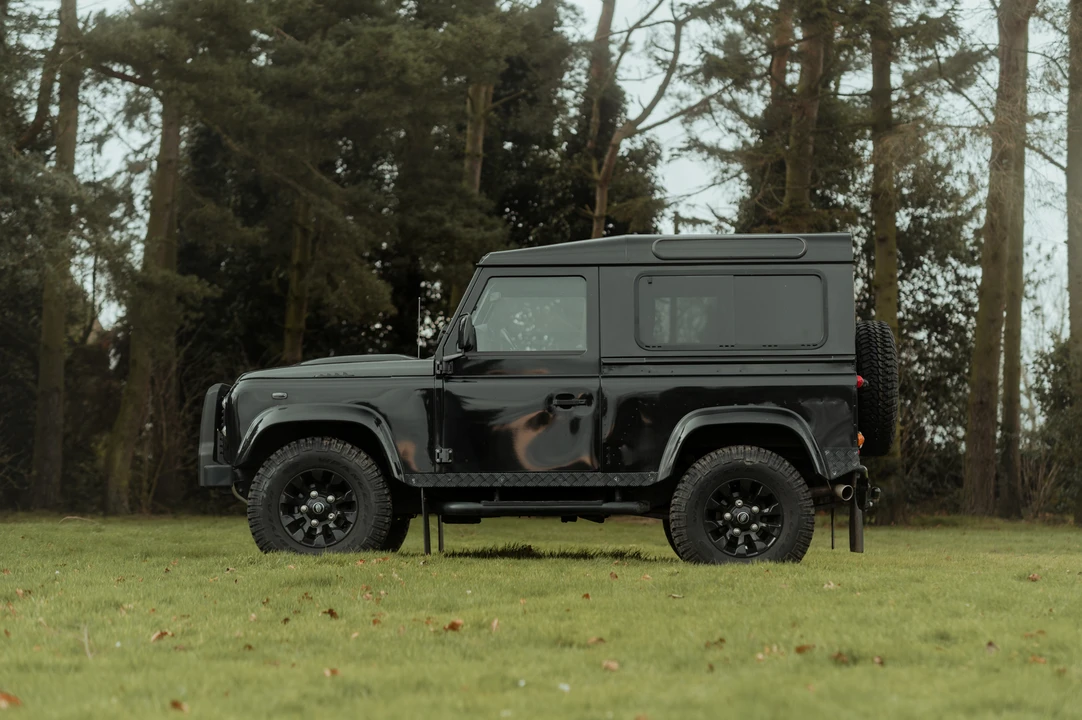 2015 Land Rover Defender 90 - Image 5 of 31