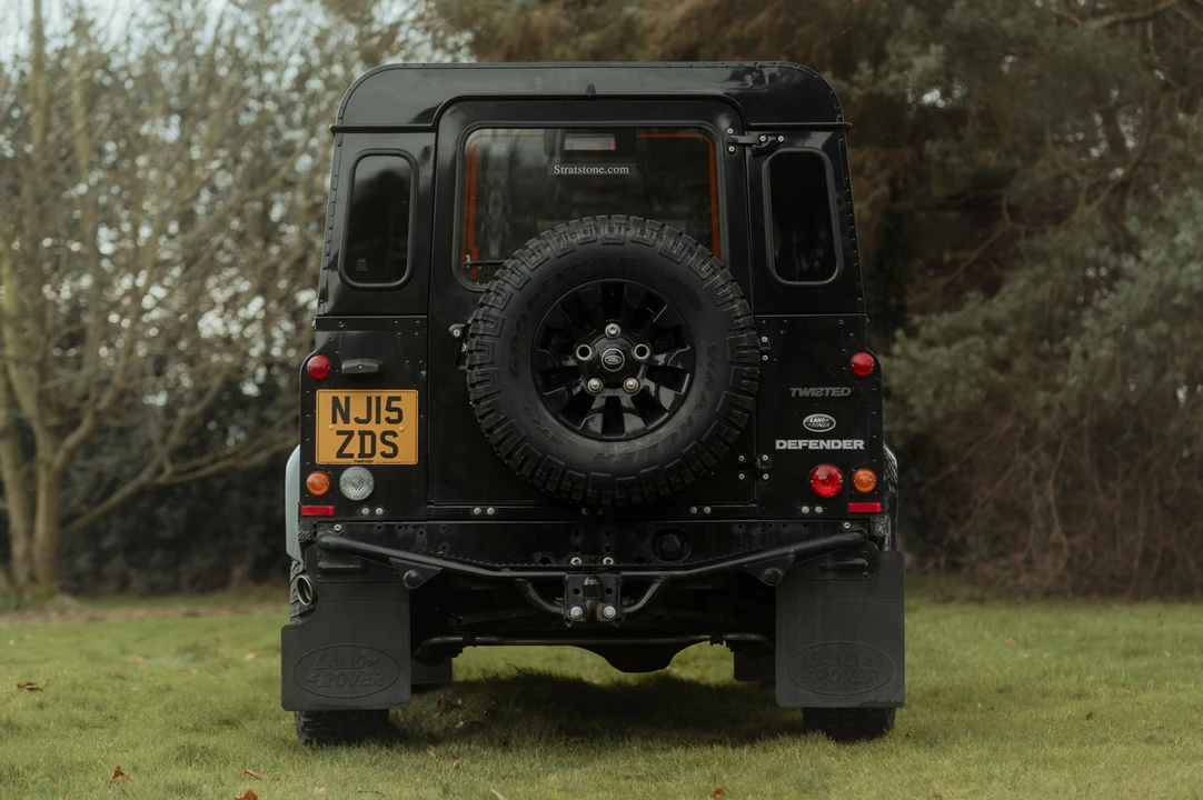 2015 Land Rover Defender 90 - Image 7 of 31