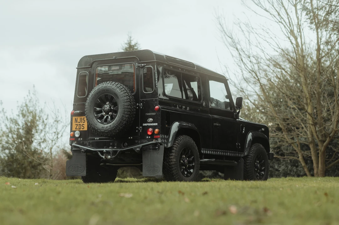 2015 Land Rover Defender 90 - Image 8 of 31