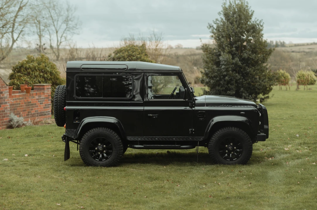 2015 Land Rover Defender 90 - Image 9 of 31