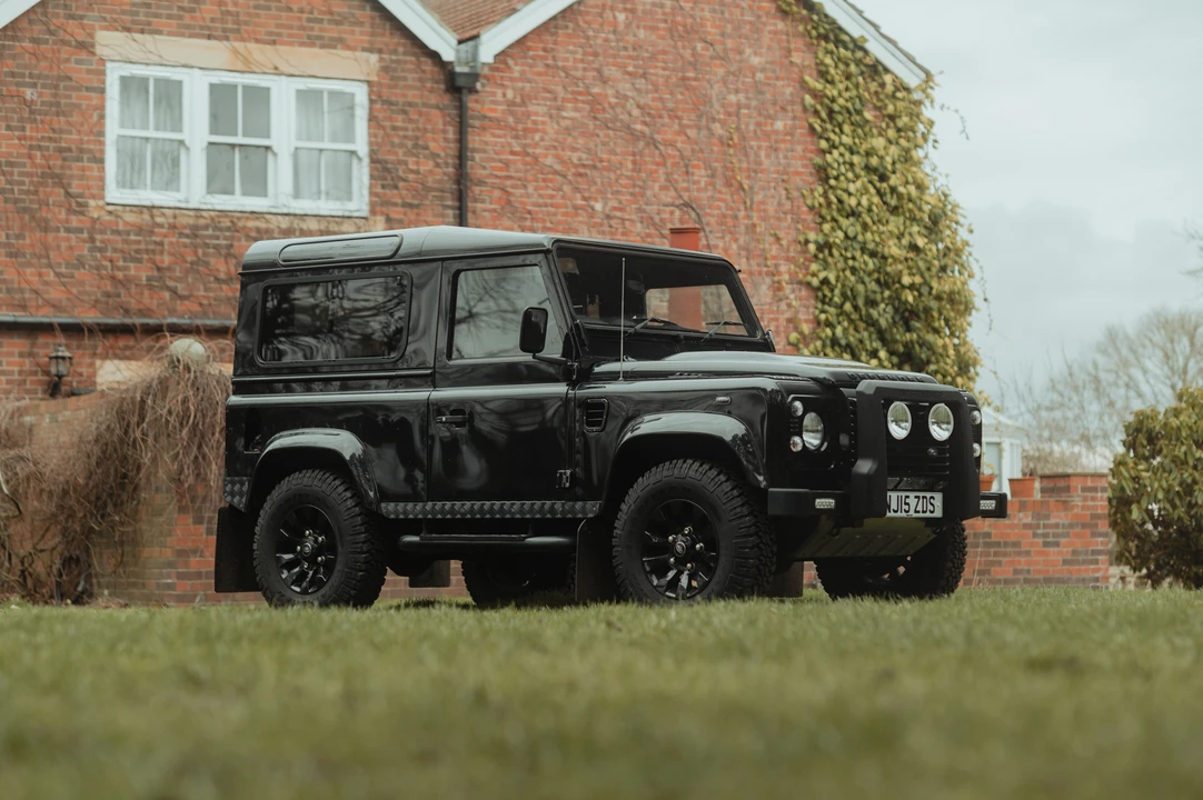 2015 Land Rover Defender 90 - Image 10 of 31