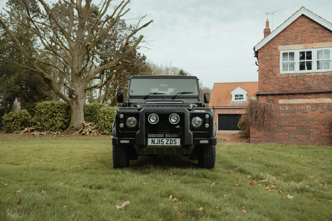 2015 Land Rover Defender 90 - Image 11 of 31