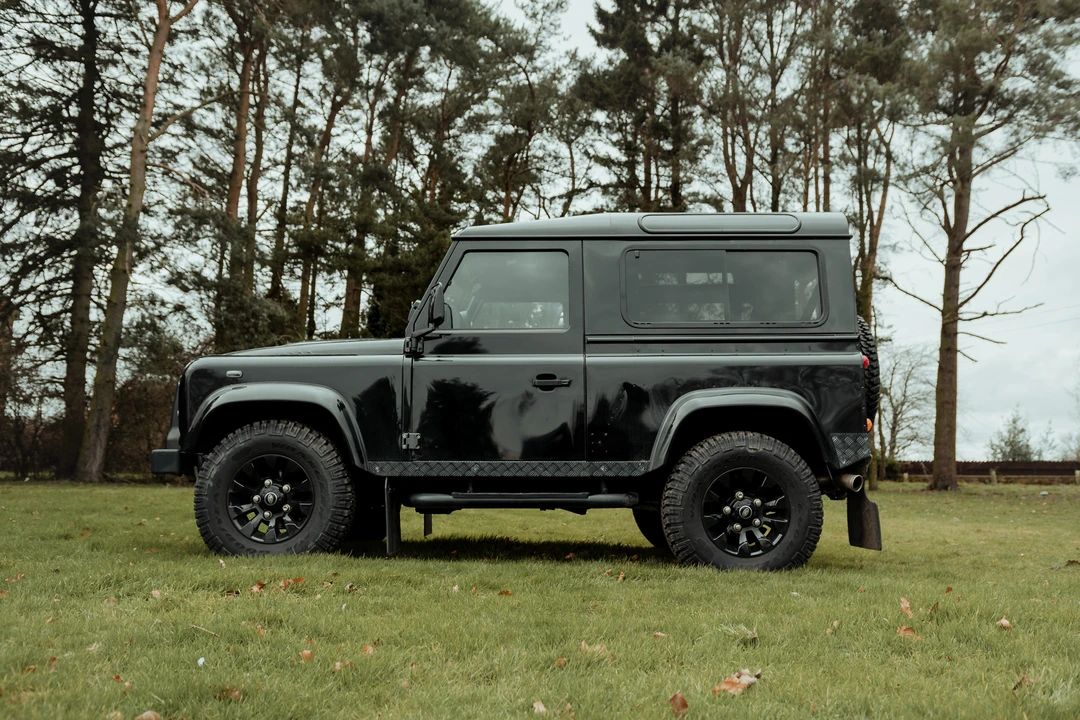 2015 Land Rover Defender 90 - Image 13 of 31