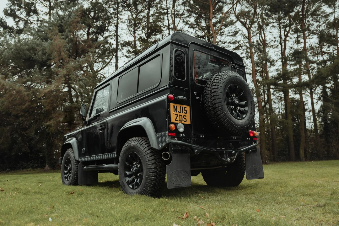2015 Land Rover Defender 90 - Image 14 of 31