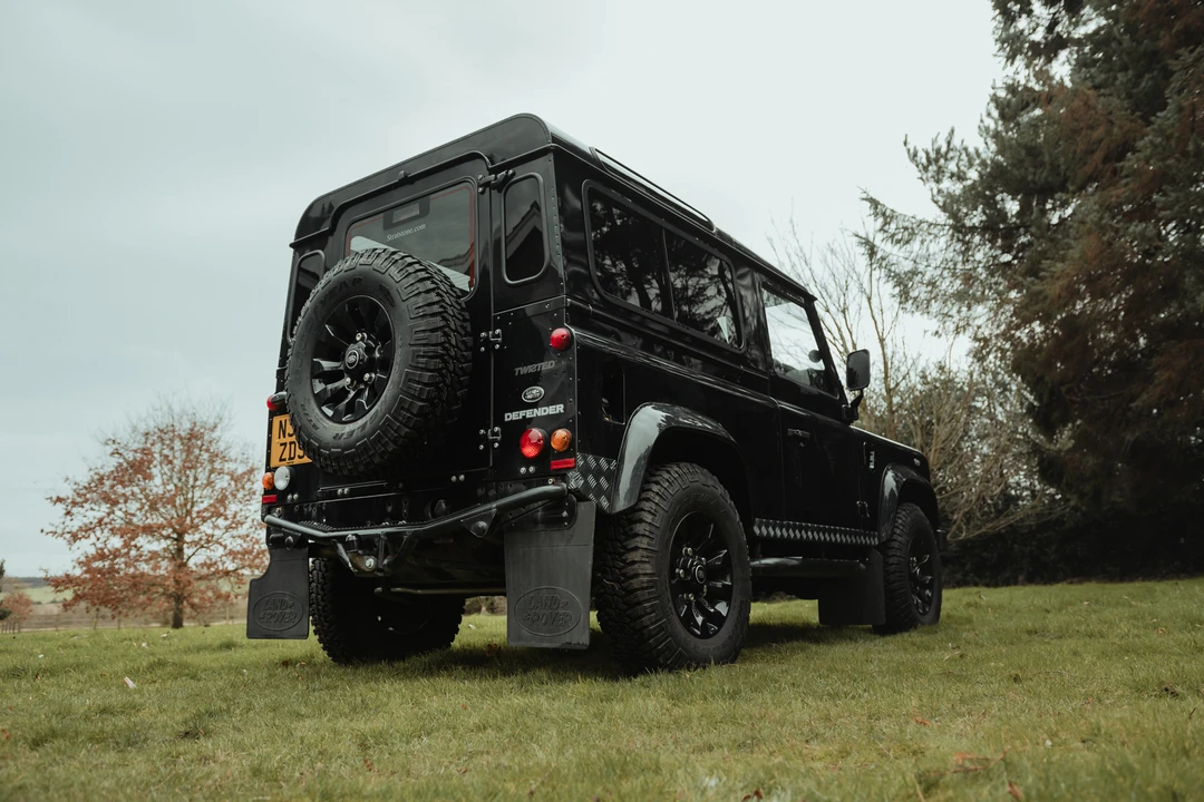 2015 Land Rover Defender 90 - Image 15 of 31