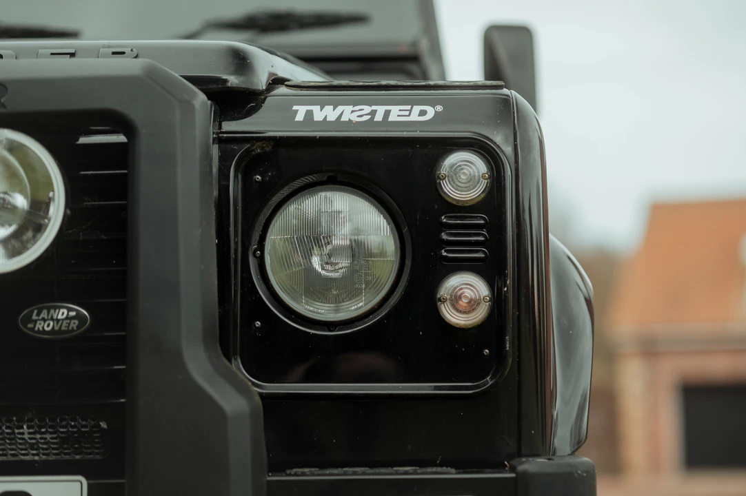 2015 Land Rover Defender 90 - Image 17 of 31