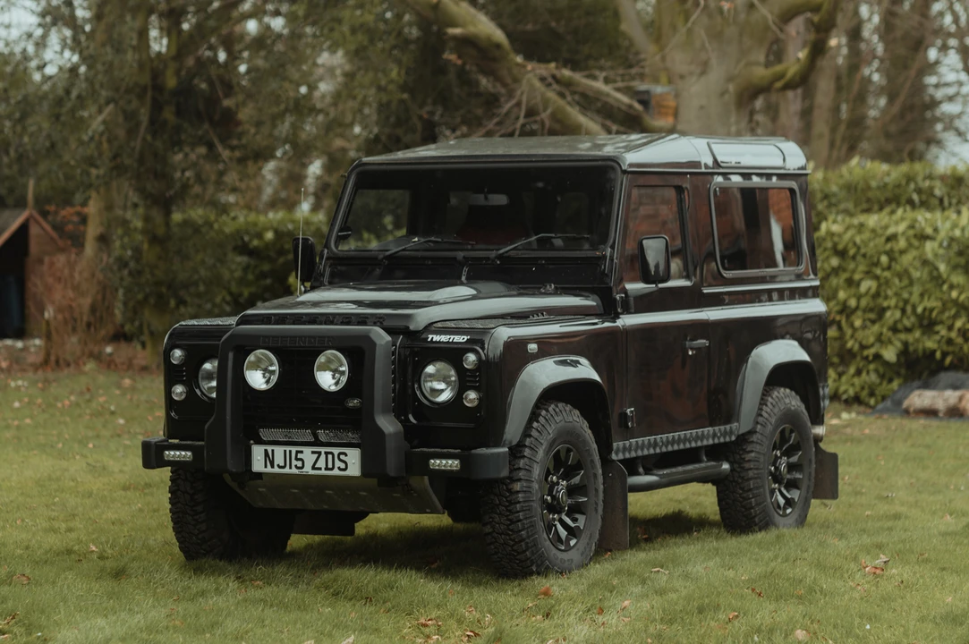 2015 Land Rover Defender 90 - Image 2 of 31