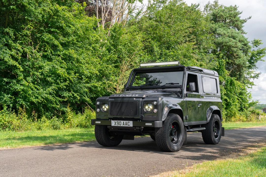 2016 Land Rover Defender 90 - Image 11 of 31