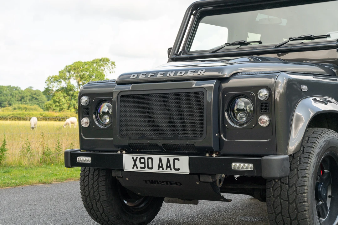 2016 Land Rover Defender 90 - Image 18 of 31