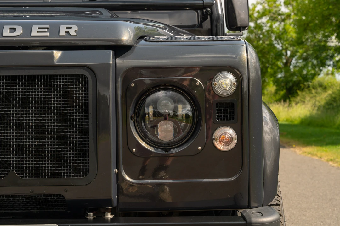 2016 Land Rover Defender 90 - Image 19 of 31