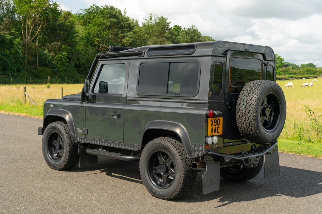 2016 Land Rover Defender 90 - Image 8 of 31