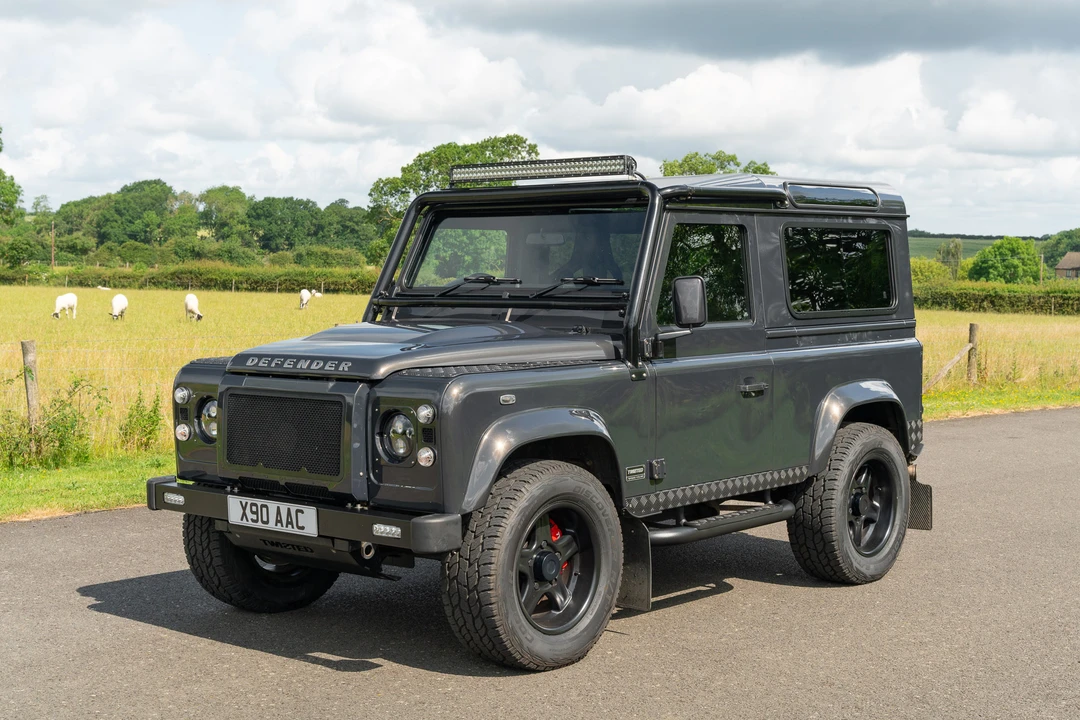 2016 Land Rover Defender 90 - Image 10 of 31