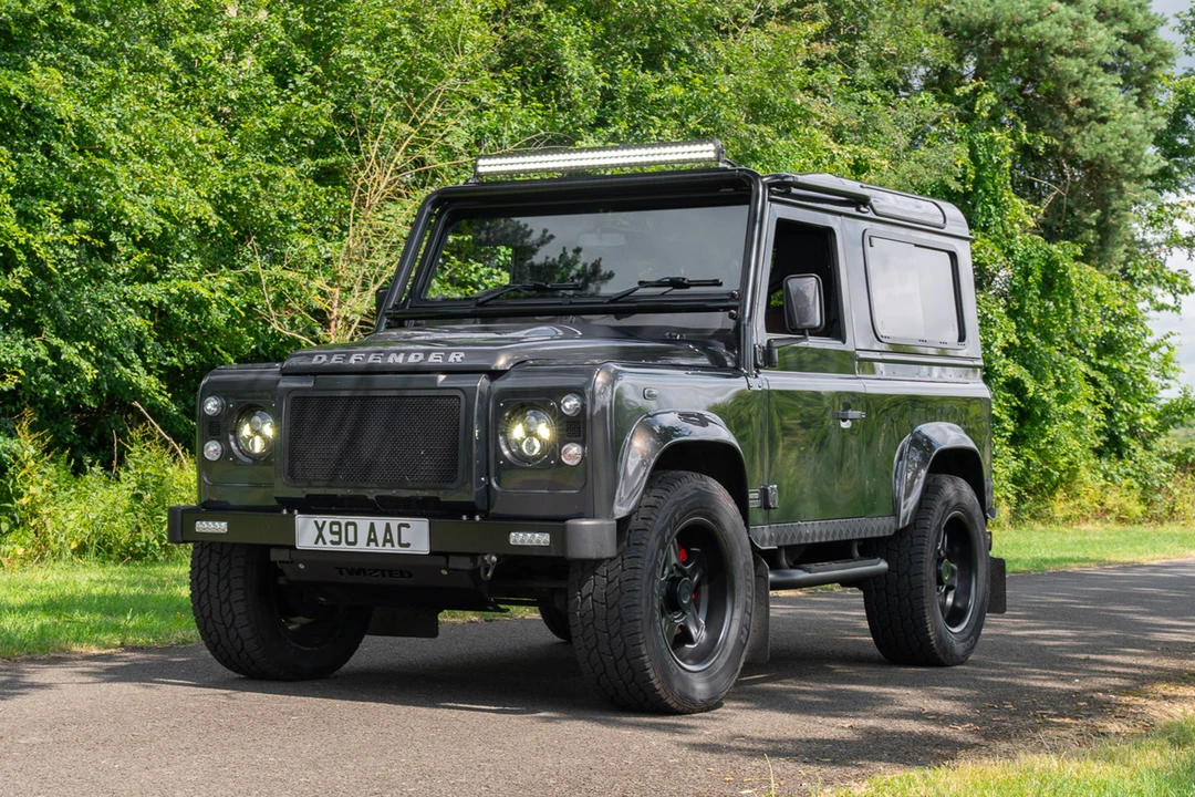 2016 Land Rover Defender 90 - Image 2 of 31