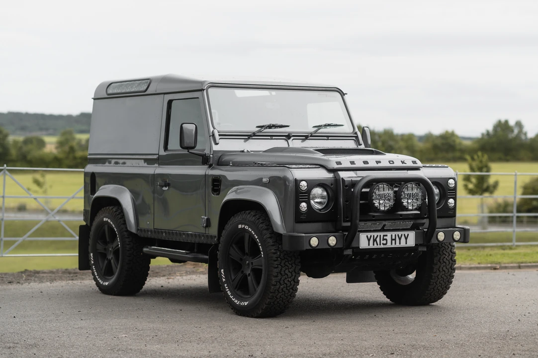 2015 Land Rover Defender 90 - Image 10 of 31