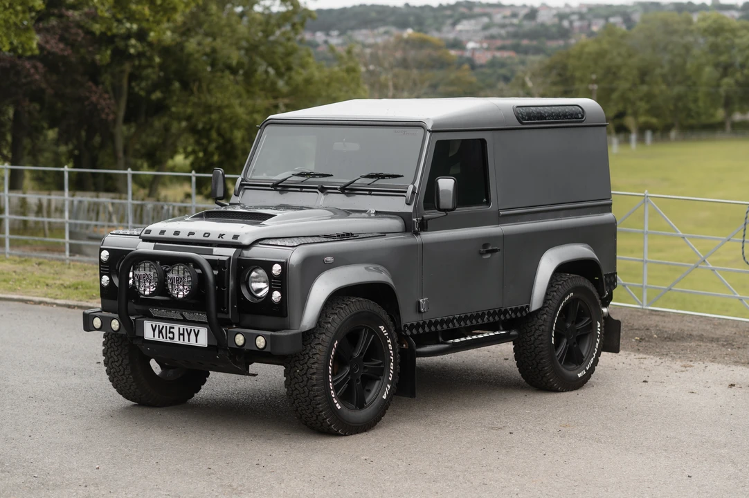 2015 Land Rover Defender 90 - Image 12 of 31