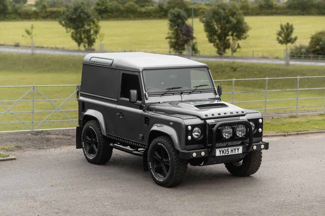 2015 Land Rover Defender 90 - Image 17 of 31