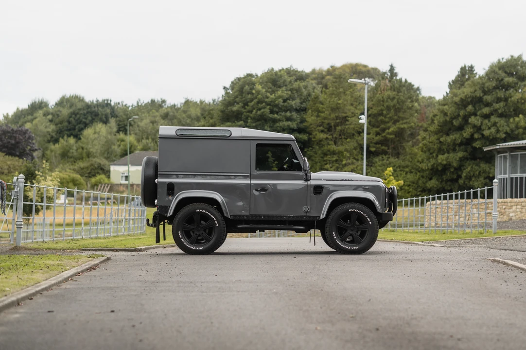 2015 Land Rover Defender 90 - Image 9 of 31