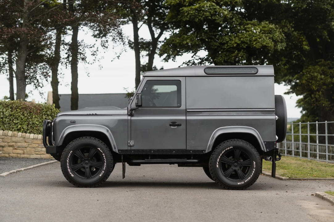 2015 Land Rover Defender 90 - Image 13 of 31