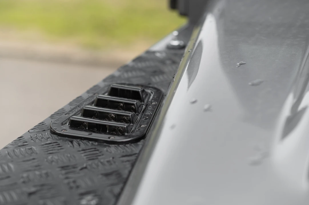 2015 Land Rover Defender 90 - Image 25 of 31