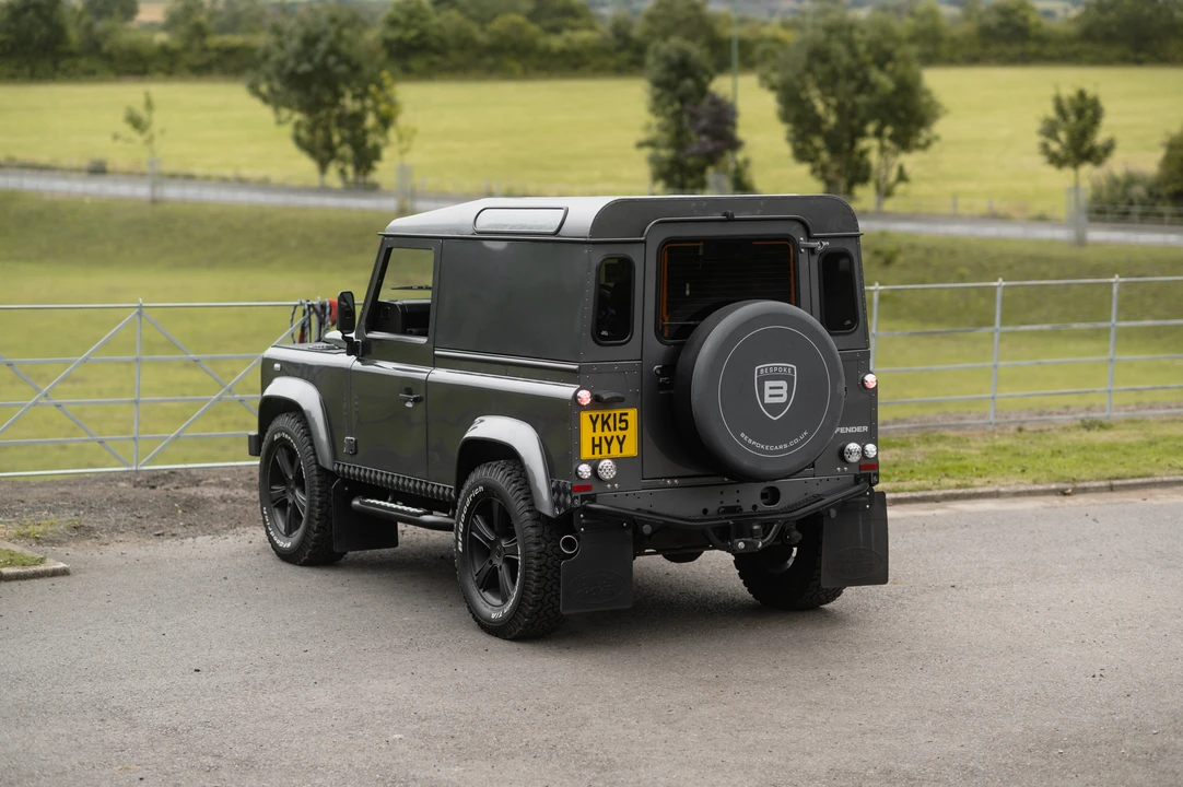 2015 Land Rover Defender 90 - Image 14 of 31
