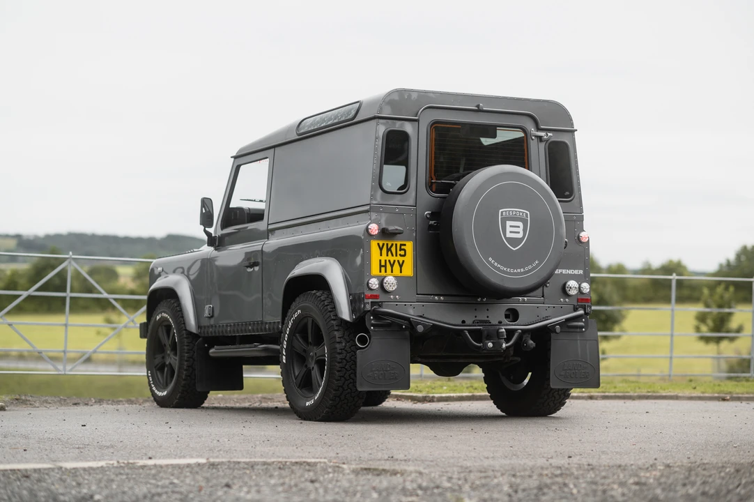 2015 Land Rover Defender 90 - Image 6 of 31