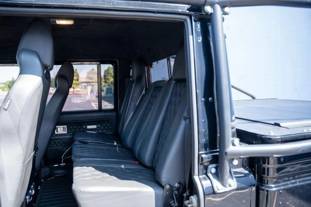 2015 Land Rover Defender 110 - Image 13 of 20