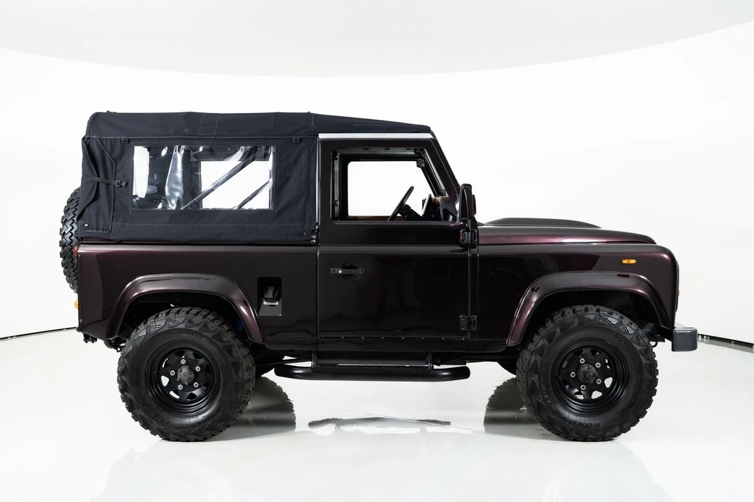 2015 Land Rover Defender 90 - Image 14 of 31