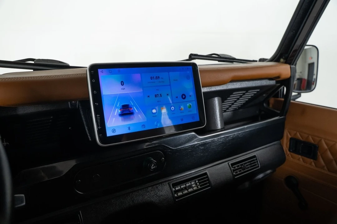 2015 Land Rover Defender 90 - Image 30 of 31