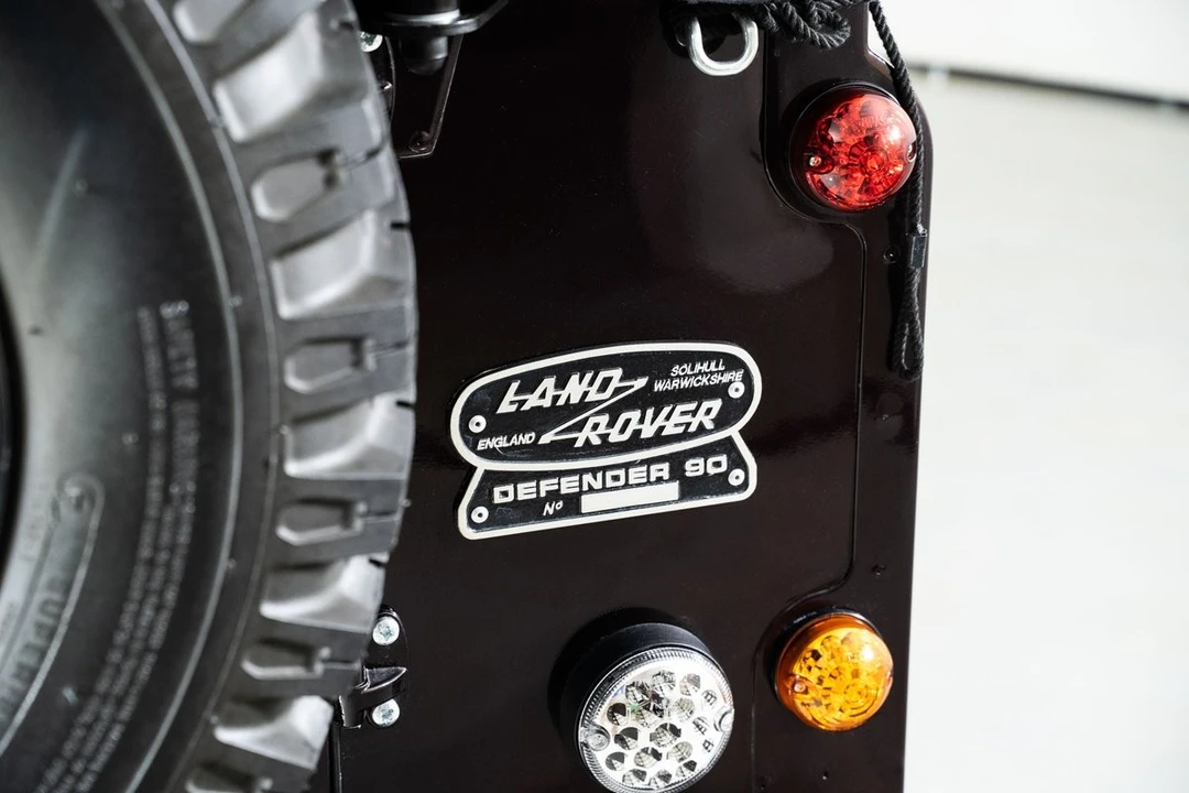 2015 Land Rover Defender 90 - Image 12 of 31