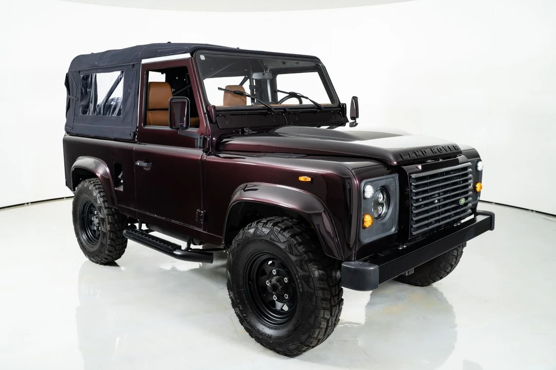 2015 Land Rover Defender 90 - Image 17 of 21