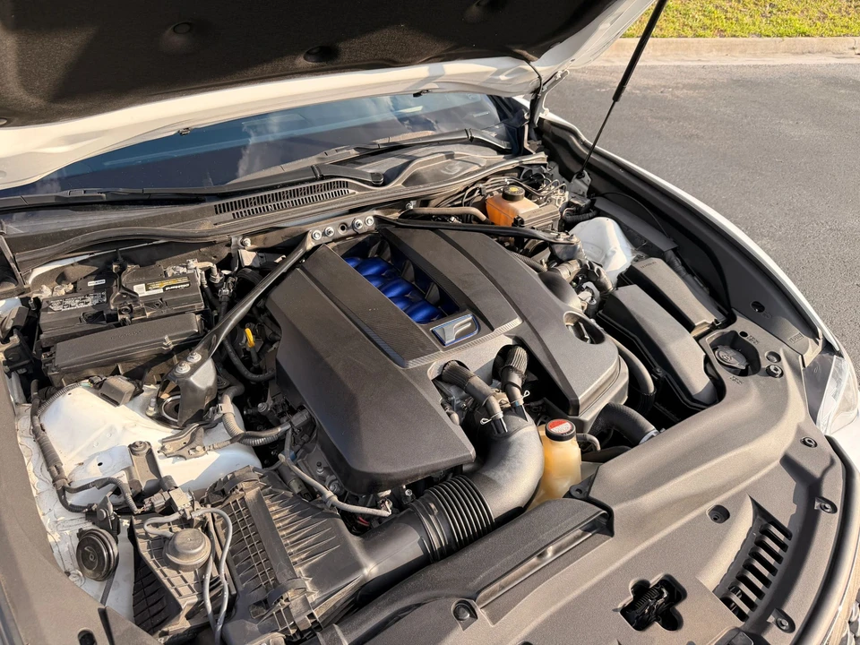 2015 Lexus RC - Image 24 of 24