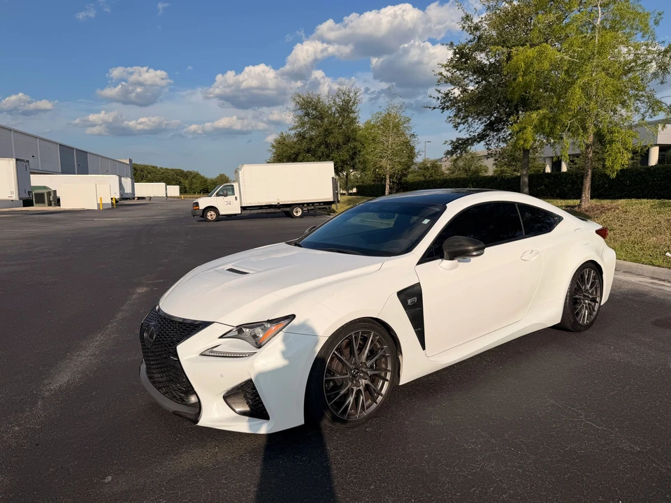 2015 Lexus RC - Image 18 of 24