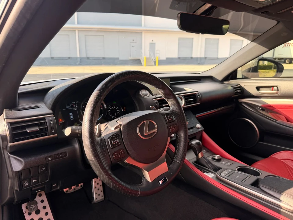 2015 Lexus RC - Image 11 of 24