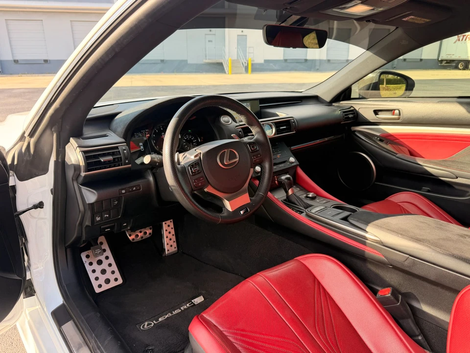 2015 Lexus RC - Image 22 of 24