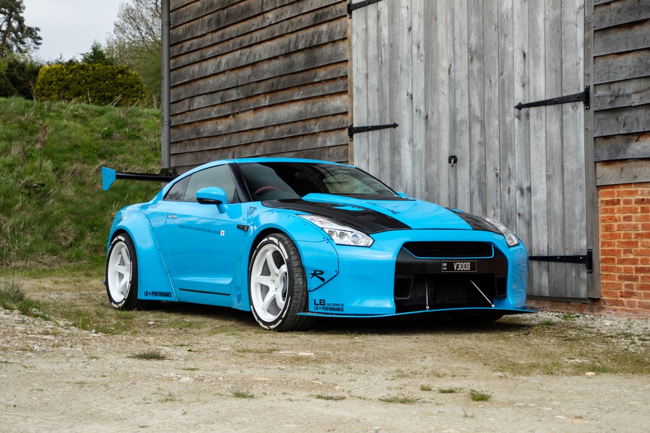 2015 LIBERTY WALK NISSAN (R35) GT-R