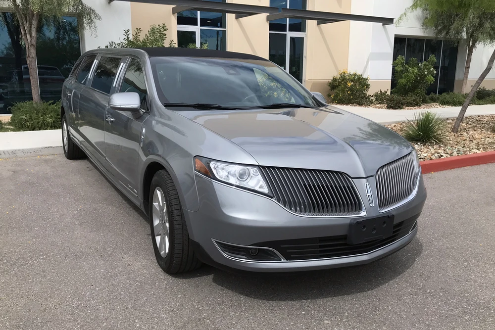 2015 Lincoln MKT - Image 2 of 4