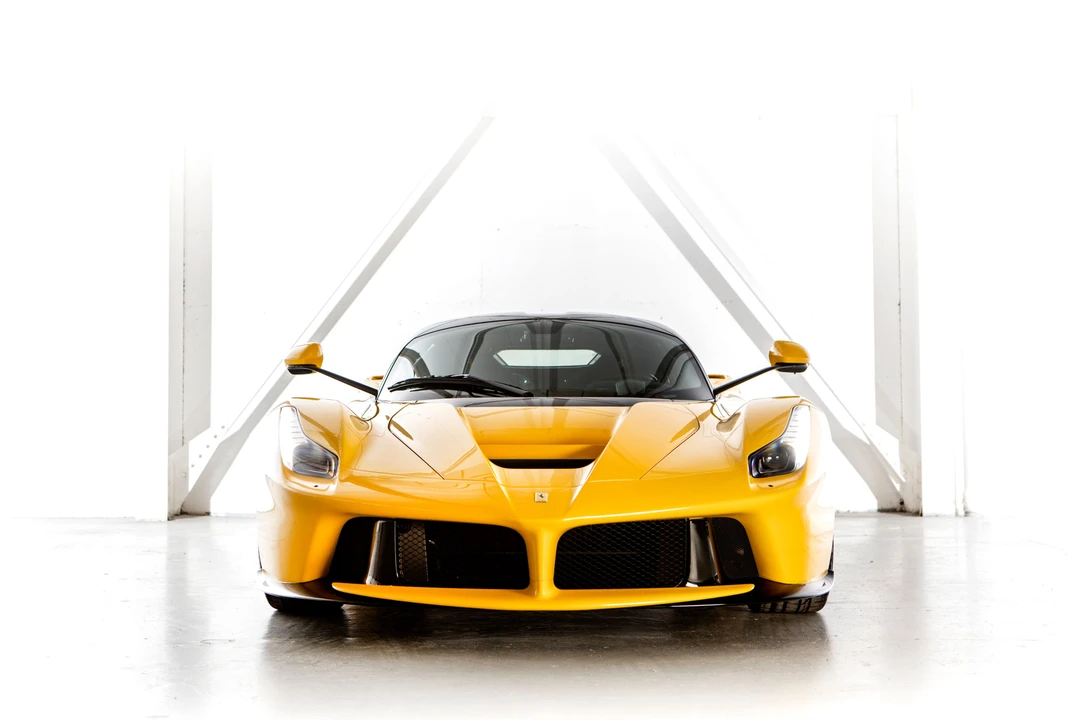 2015 Ferrari LaFerrari - Image 2 of 31
