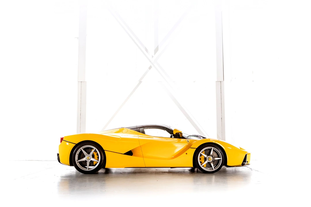 2015 Ferrari LaFerrari - Image 4 of 31